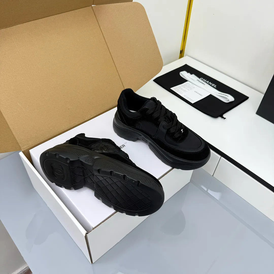 👟👟Ex-factory price 620👟👟 Chanel bread shoes ~ original calfskin panda shoes Chanel 25C latest hot style panda black and white sports shoes casual sneakers Xiaoxiang hot item classic black and white panda color coco girls must pay Fabric: original custom mixed sheepskin lining: original imported breathable mesh lining outsole: Original molded rubber + TPU combination Size: Women's 35-41